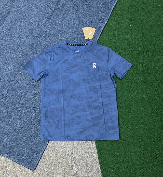 On Running Sports T-shirt & Shorts Set: seller detail photo 5