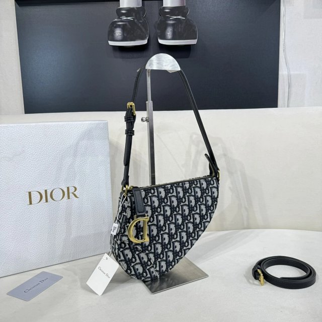 Dior crossbody bag: seller detail photo 3