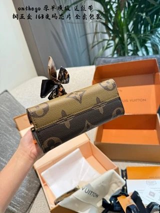 LV Louis Vuitton Bag: seller detail photo 9