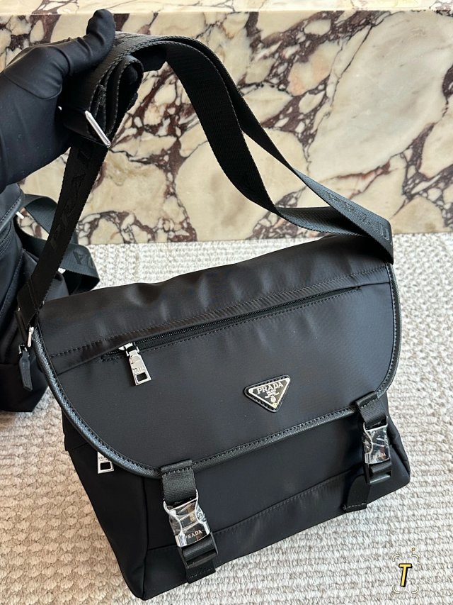 Prada crossbody bag: seller detail photo 7