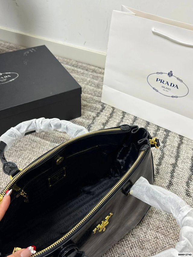 Prada handbag: seller detail photo 9