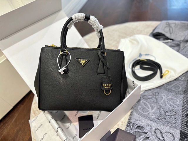 Prada handbag: seller detail photo 4