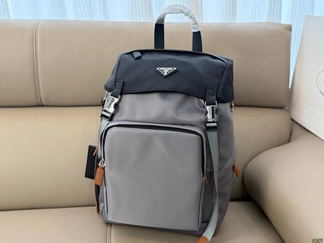Prada backpack: seller detail photo 5