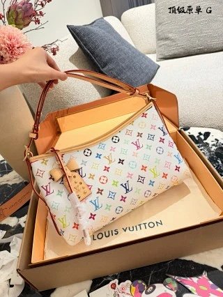 LV Louis Vuitton Bag: seller detail photo 3