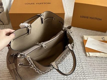 LV Louis Vuitton Bag: seller detail photo 7
