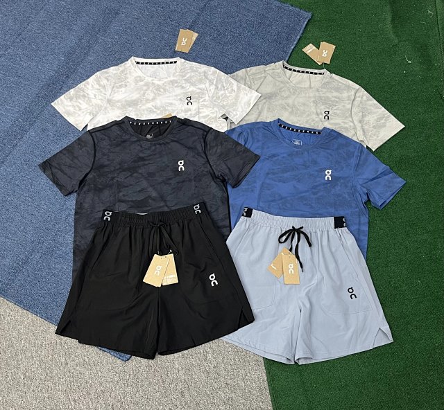 On Running Sports T-shirt & Shorts Set: seller detail photo 1