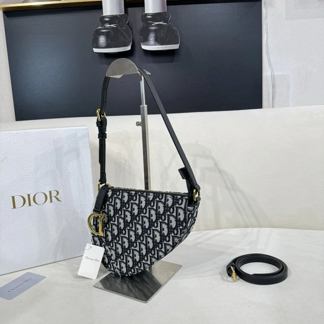 Dior crossbody bag: seller detail photo 4