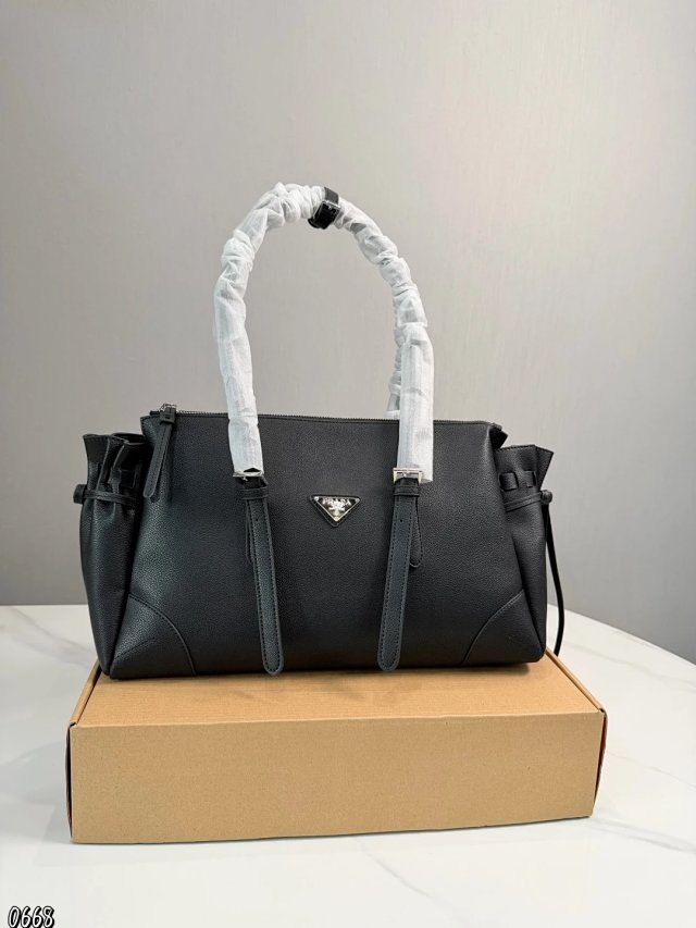 Prada handbag: seller detail photo 1