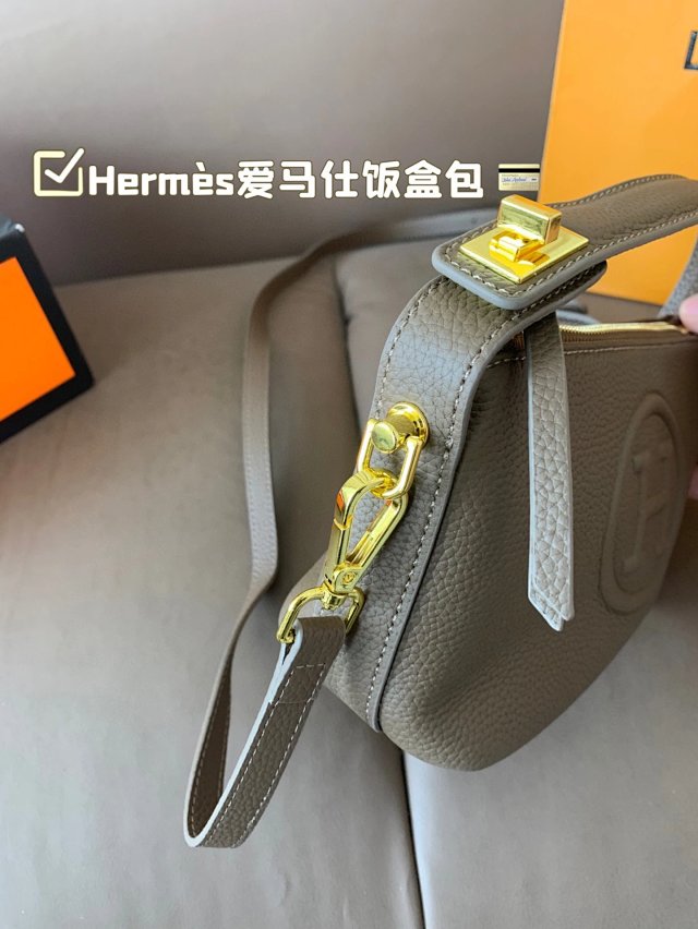 Hermès crossbody bag: seller detail photo 6