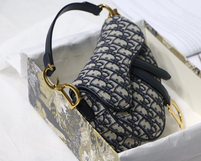 Dior crossbody bag: seller detail photo 6