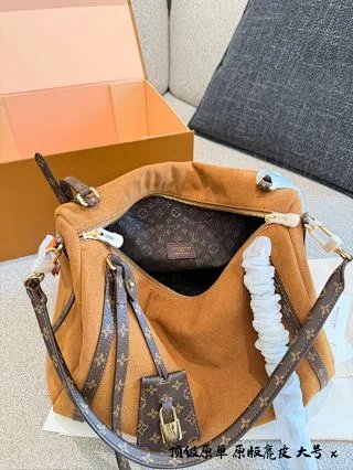 LV Louis Vuitton Bag: seller detail photo 6