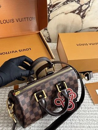 LV Louis Vuitton Bag: seller detail photo 3