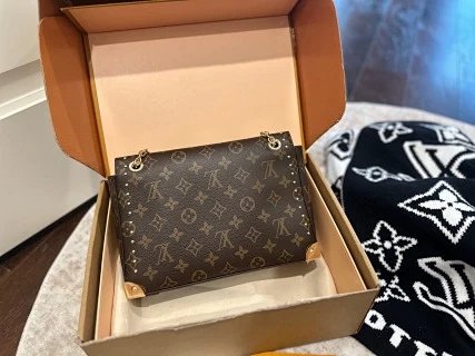 LV Louis Vuitton Bag: seller detail photo 7