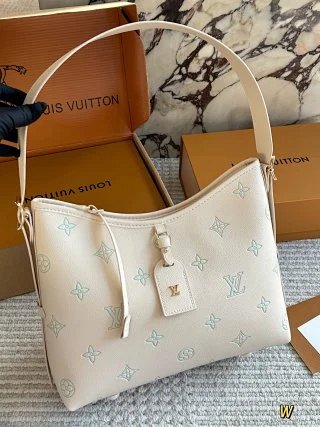 LV Louis Vuitton Bag: seller detail photo 1