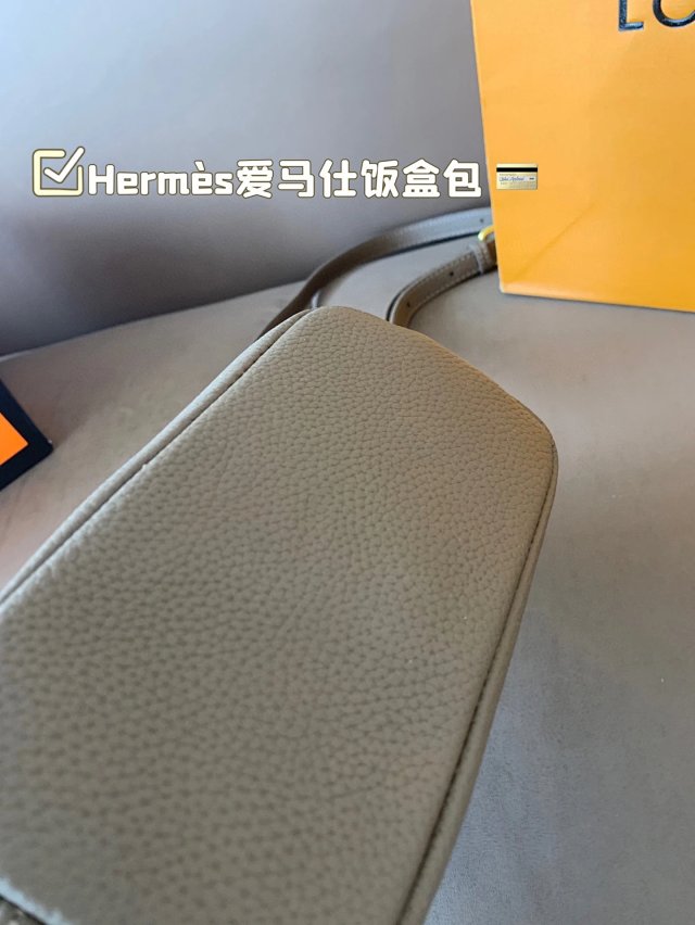 Hermès crossbody bag: seller detail photo 5