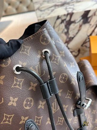 LV Louis Vuitton Bag: seller detail photo 8