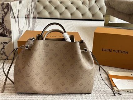 LV Louis Vuitton Bag: seller detail photo 4