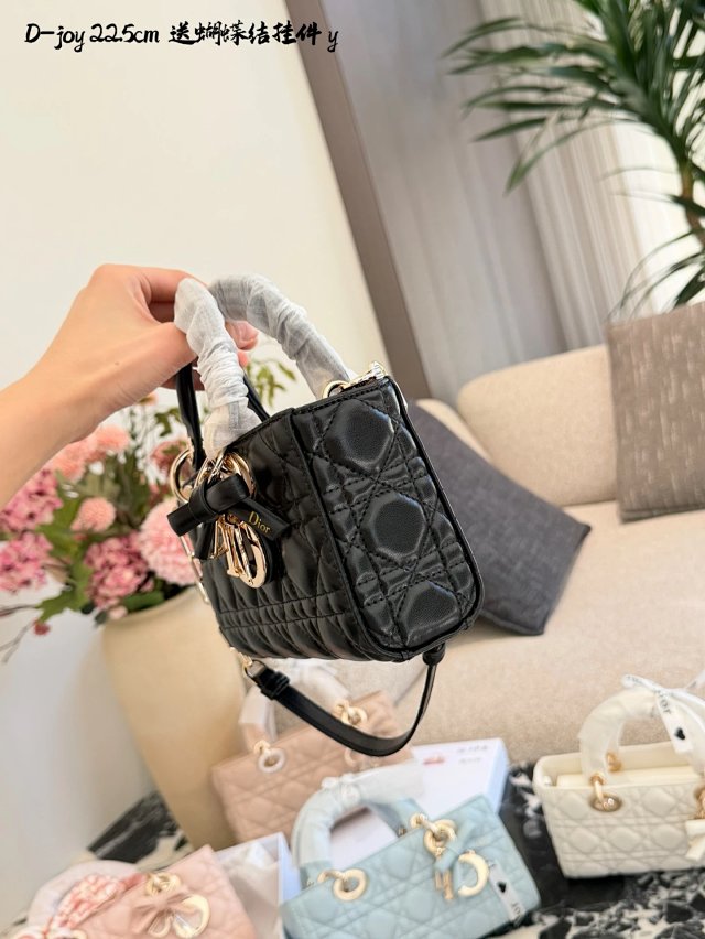 Dior handbag: seller detail photo 3