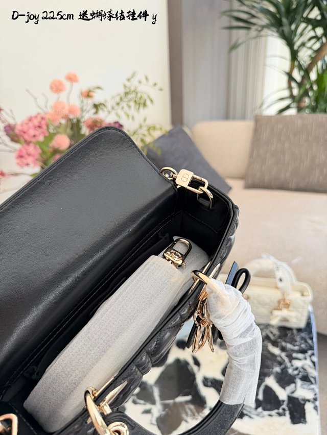 Dior handbag: seller detail photo 7