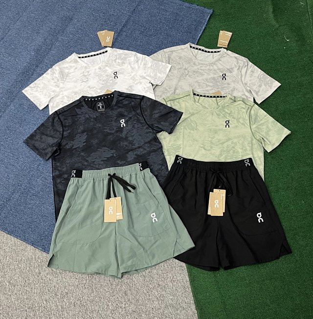 On Running Sports T-shirt & Shorts Set: seller detail photo 1
