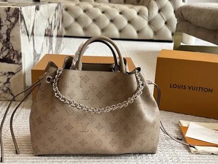 LV Louis Vuitton Bag: seller detail photo 6