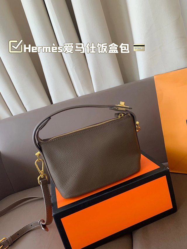 Hermès crossbody bag: seller detail photo 4