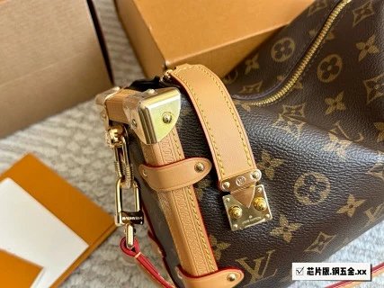 LV Louis Vuitton Bag: seller detail photo 2