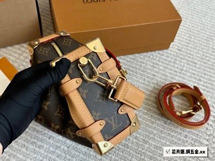 LV Louis Vuitton Bag: seller detail photo 3