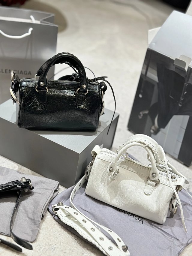 Balenciaga handbag: seller detail photo 9