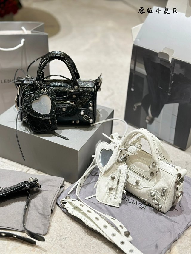 Balenciaga handbag: seller detail photo 1