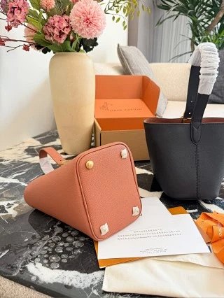 LV Louis Vuitton Bag: seller detail photo 6