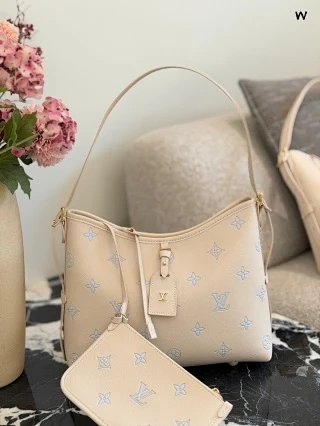 LV Louis Vuitton Bag: seller detail photo 3