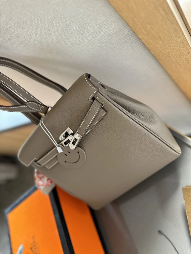 Hermès handbag: seller detail photo 7