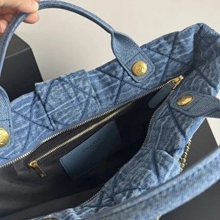 Chanel Bag: seller detail photo 7