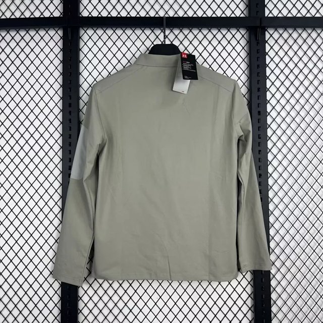 Under Armour Sweatshirt: seller detail photo 3