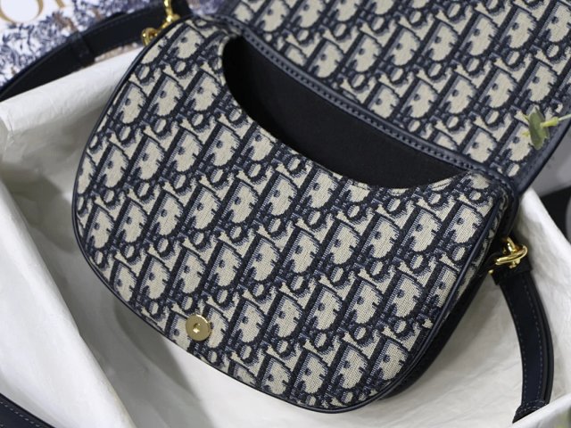 Dior crossbody bag: seller detail photo 8