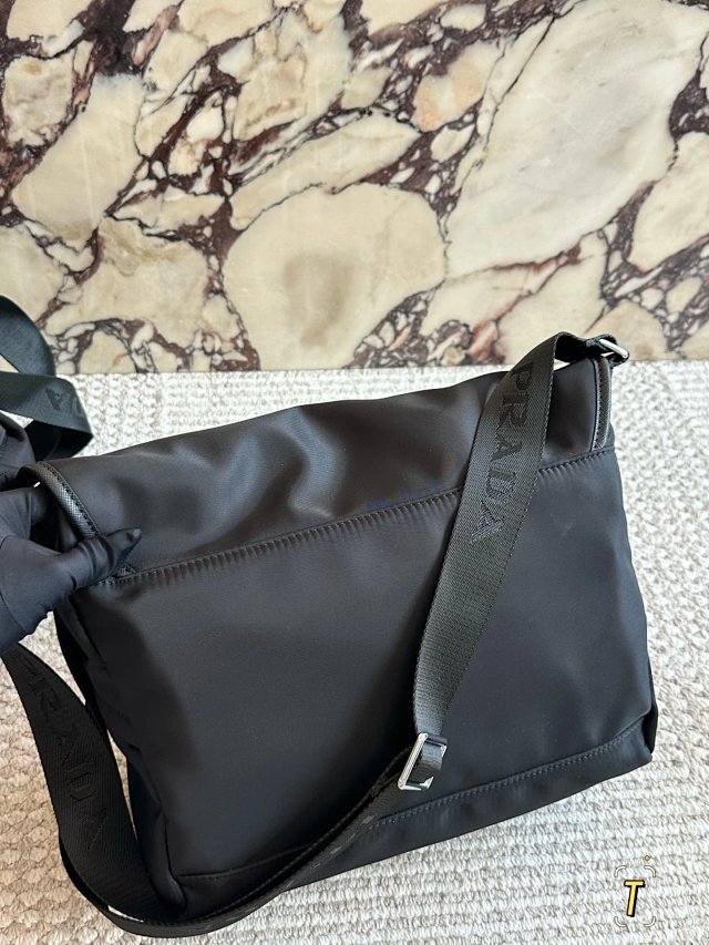 Prada crossbody bag: seller detail photo 4