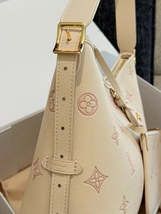 LV Louis Vuitton Bag: seller detail photo 6