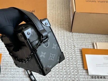 LV Louis Vuitton Bag: seller detail photo 4