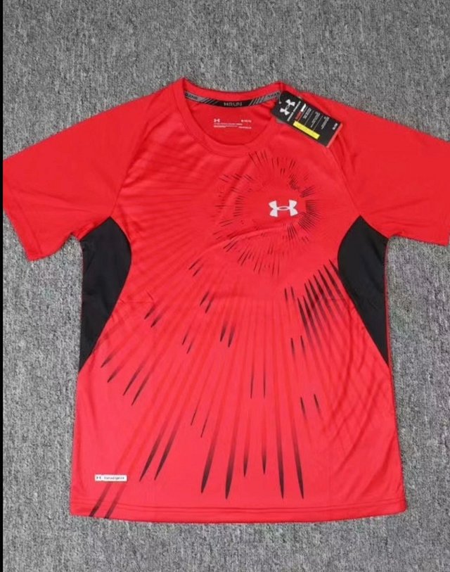 Under Armour T-shirt: seller detail photo 1