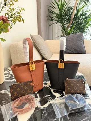 LV Louis Vuitton Bag: seller detail photo 1