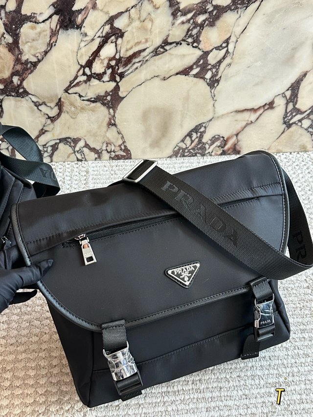 Prada crossbody bag: seller detail photo 1