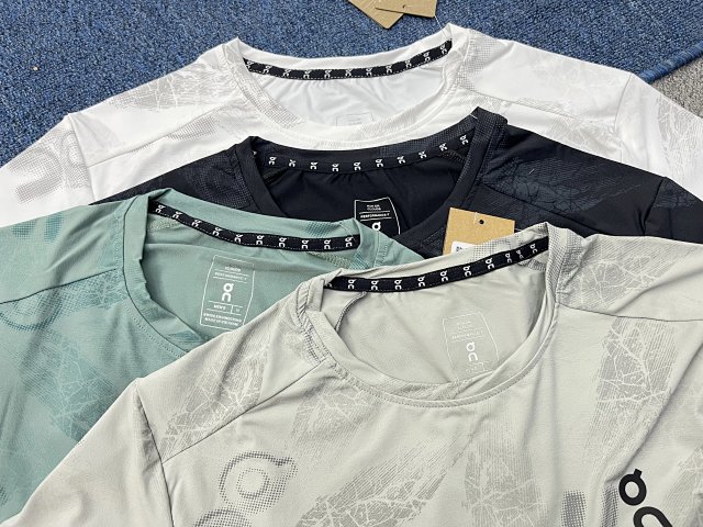 On Running Sports T-shirt & Shorts Set: seller detail photo 5