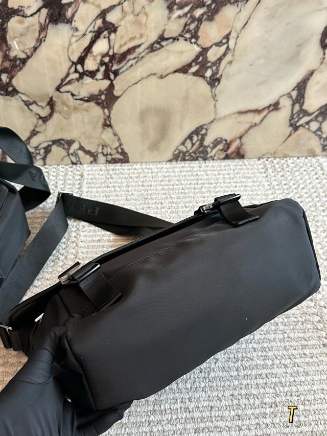 Prada crossbody bag: seller detail photo 5