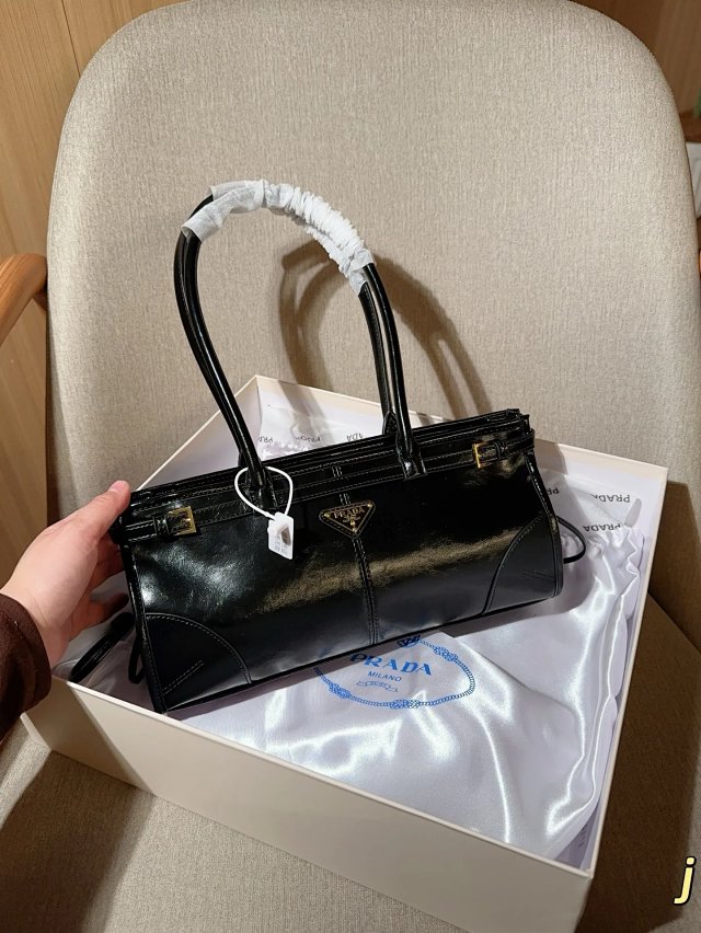 Prada handbag: seller detail photo 2