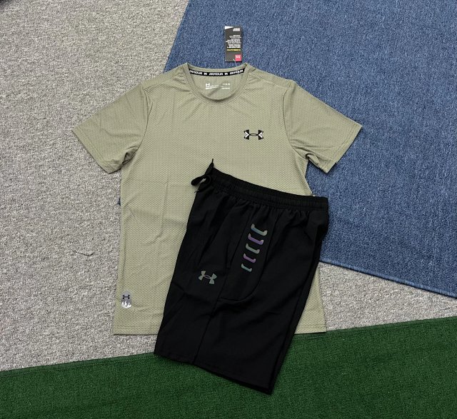 Under Armour T-shirt & Shorts Set: seller detail photo 3