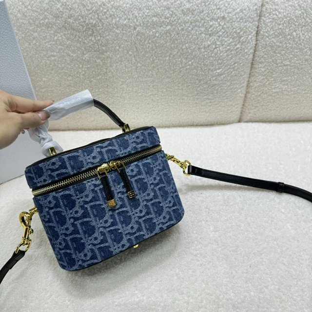 Dior crossbody bag: seller detail photo 9
