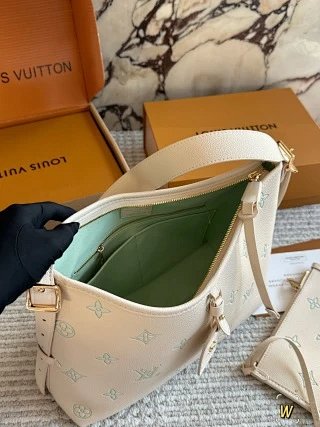 LV Louis Vuitton Bag: seller detail photo 9