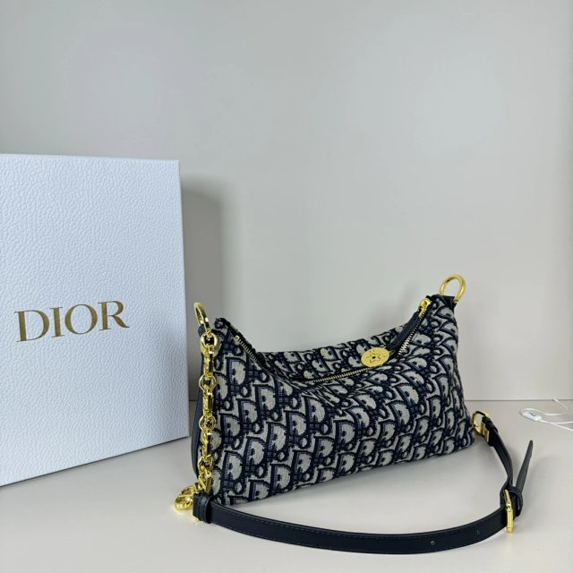 Dior crossbody bag: seller detail photo 3