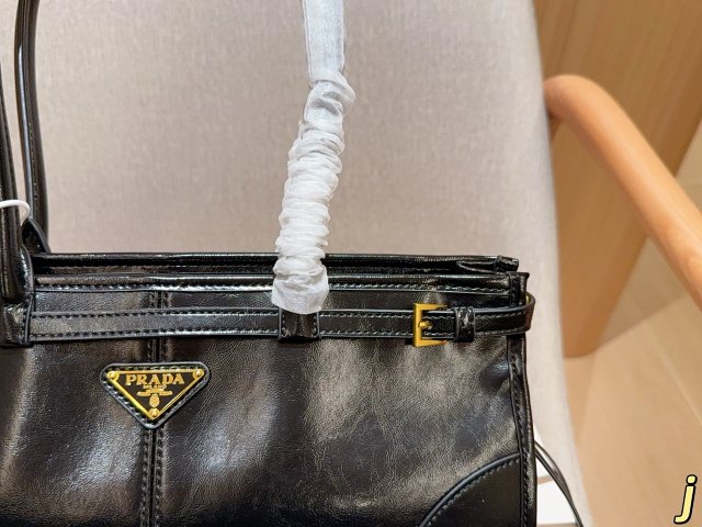 Prada handbag: seller detail photo 7